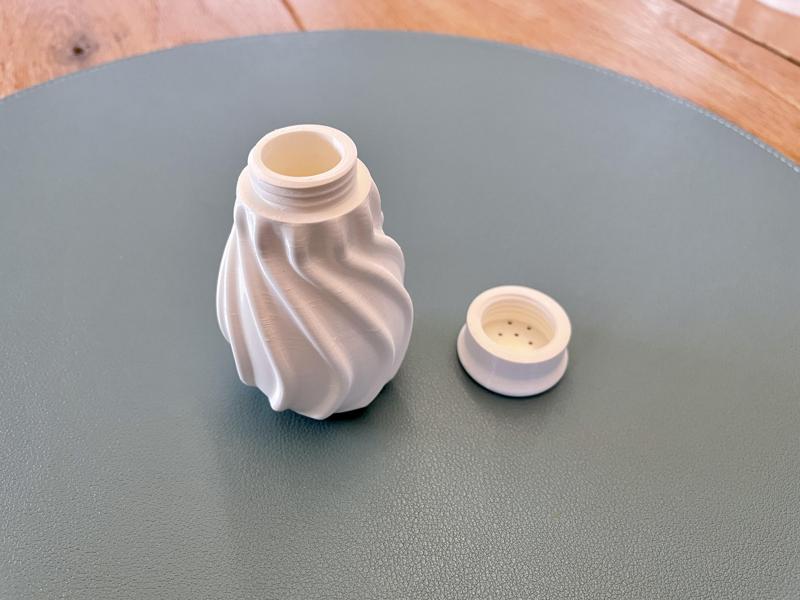 Salt and Pepper Shaker, Salzstreuer