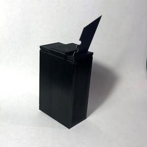Compact Razor Blade Disposal With Cover