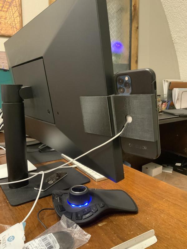 MagSafe Monitor Mount