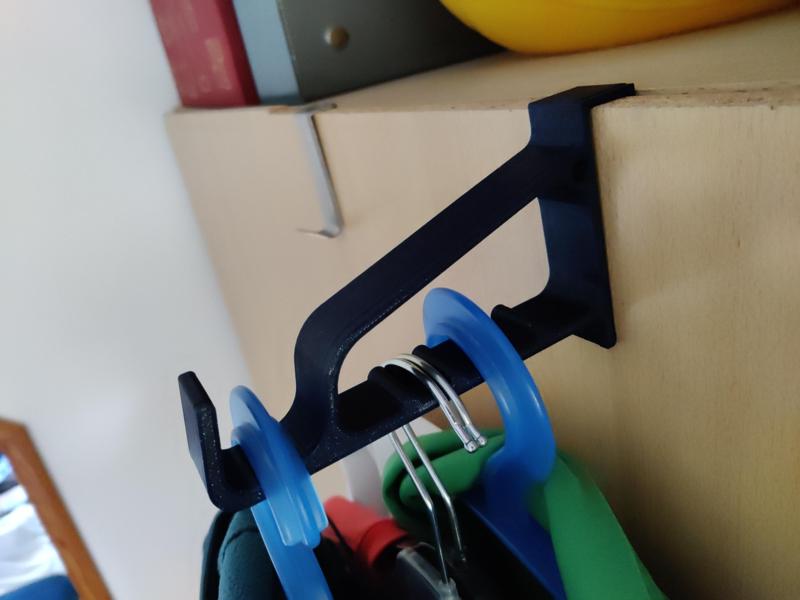 rebuild of an old coat hanger for drying clothes on closet doors