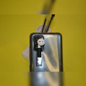 universal headphone holder