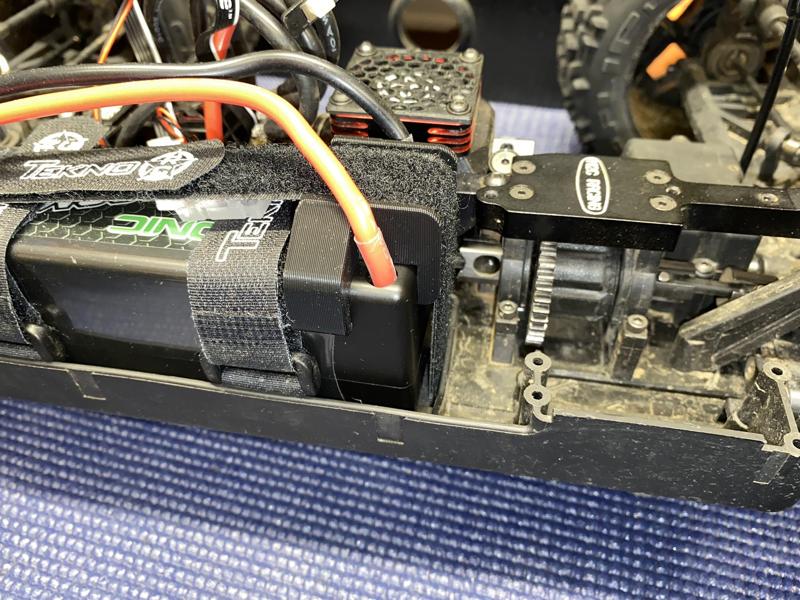 Lipo balance plug protector (when it's in the middle)