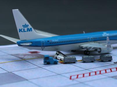 1:400 GSE Volk HFZ30N Baggage Tractor