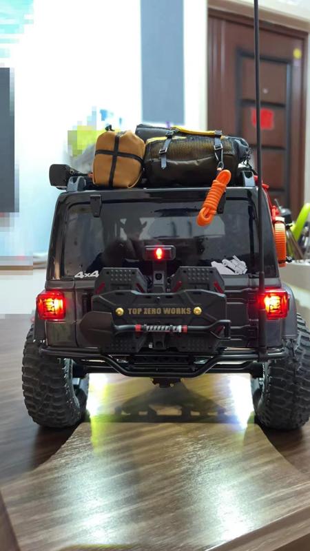 SCX10 III JEEP Rubicon---Multifunctional Spare Tire Mount/Carrier with Recovery Boards and Spare Oil Tanks