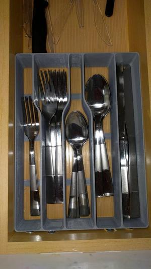 Silverwear organizer for slim drawer