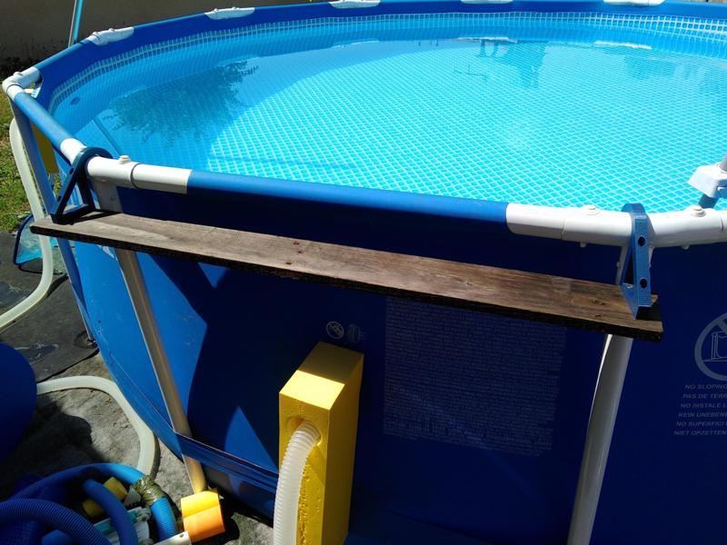 Above ground pool shelf support