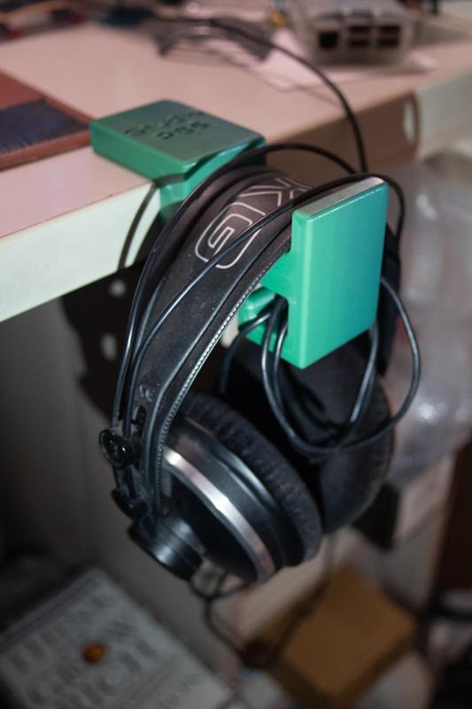 Table mounted HeadPhone holder with cable hook