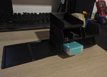 Stackable bin tray