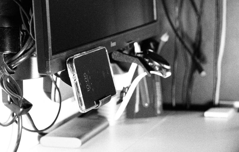 Smartphone holder for IIYAMA monitor