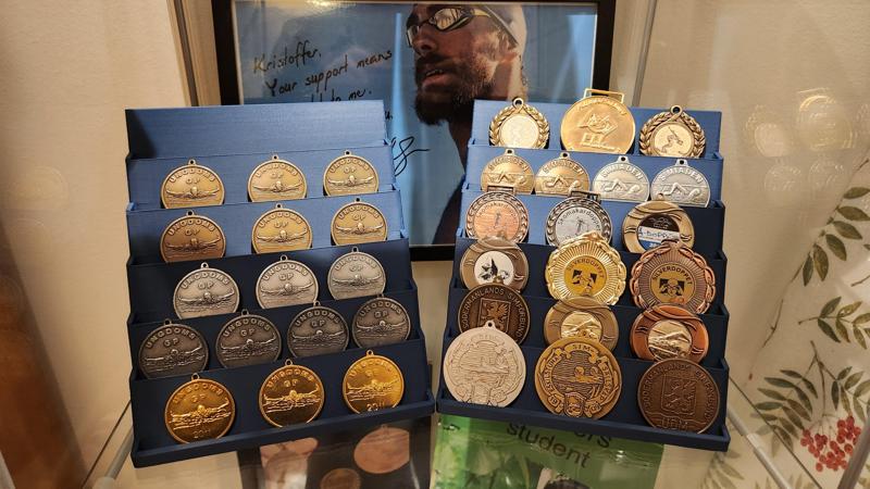 Simple (semi) large medal display