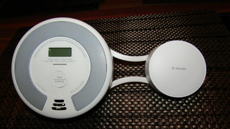 X-sense Smoke/CO Detector and Listener Bracket