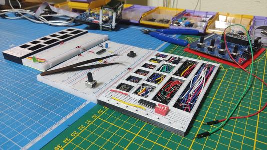 Tileable Breadboard Wire Tray