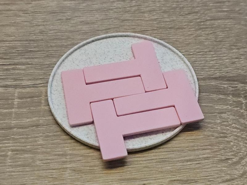 IQ Puzzle - Place the T's in the circle