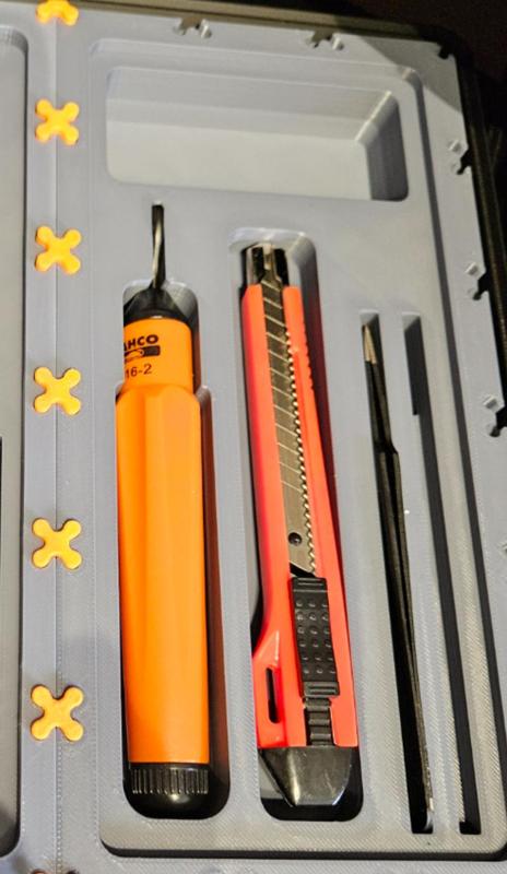Deburring tool and knife storage