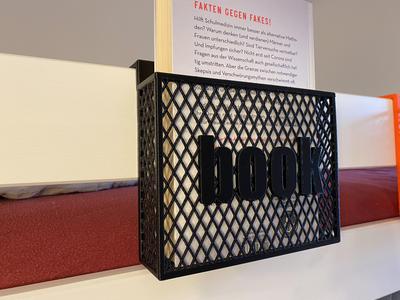 Buchhaltekorb / Book shelf