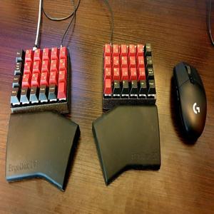 Let's split keyboard case - middle piece