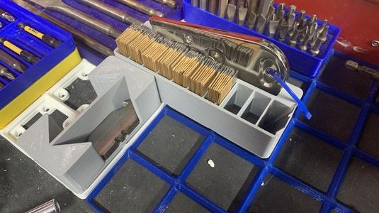 Gridfinity Paint Scraper Holder 3x1x5.stl