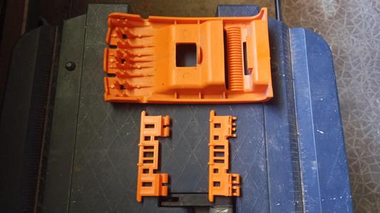 dexter tool box (61,3 x 41,9 x 37,5 cm) closing hinge