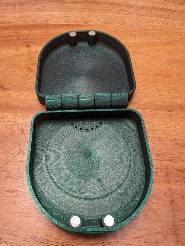 Hinged Retainer Case with Magnetic Closure