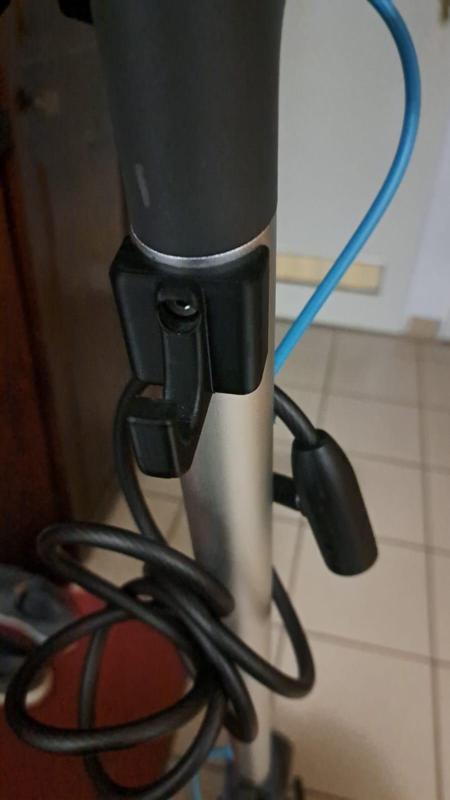 motus scooty 10 lite bag hook