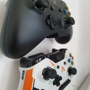 Invisible screw XBOX One Controller wallmount
