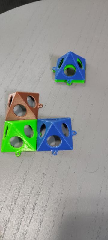 Paint cones - Stackable and connecting, Little painting helper