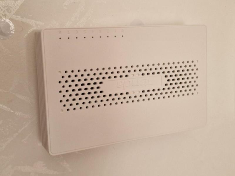 Switch Tenda SE108 - Wall Mount