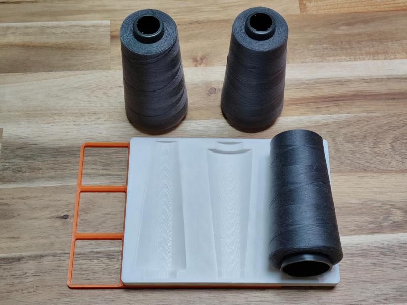 Overlocker / Serger spool holder (Gridfinity)