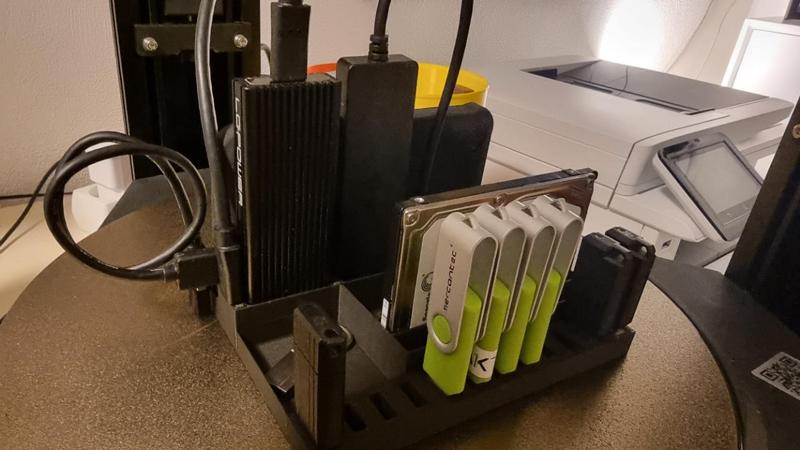 SSD, HDD, USB and external disk organizer