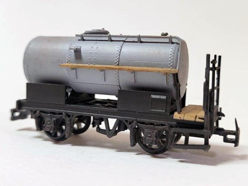 H0m narrow gauge tank car 99-01-98