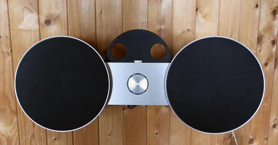 B&O BeoSound 8 speakerdock support and gide ipad.