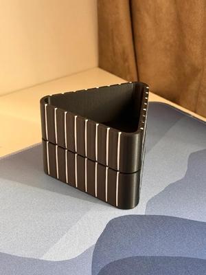 Tray with filament insertions (triangle)   
