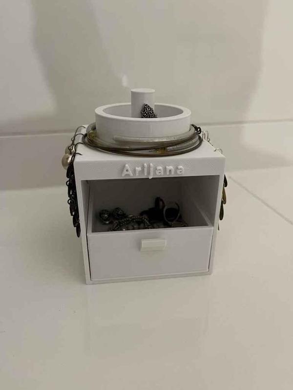 Jewelry box