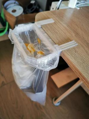 Trash bin
