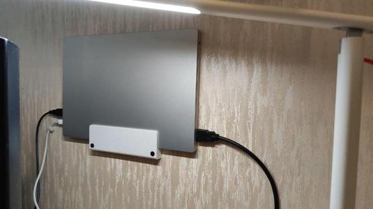 xiaomi air and other laptop holder wall