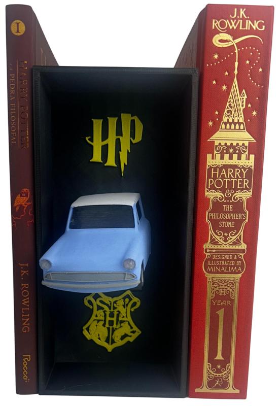 Harry Potter Flaying Car Book Nook