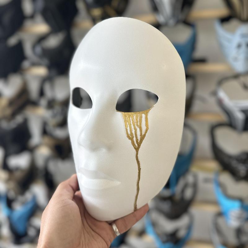 Kitana's mask from Mortal Kombat 11 - Faerie Embroidery