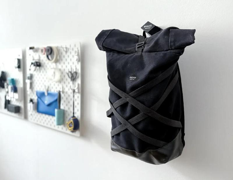Braasi backpack wall hanger   