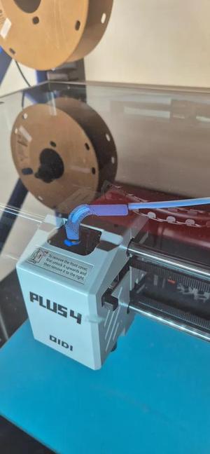 Qiditech PLUS 4 bowden tube clip to hold radius under glass   