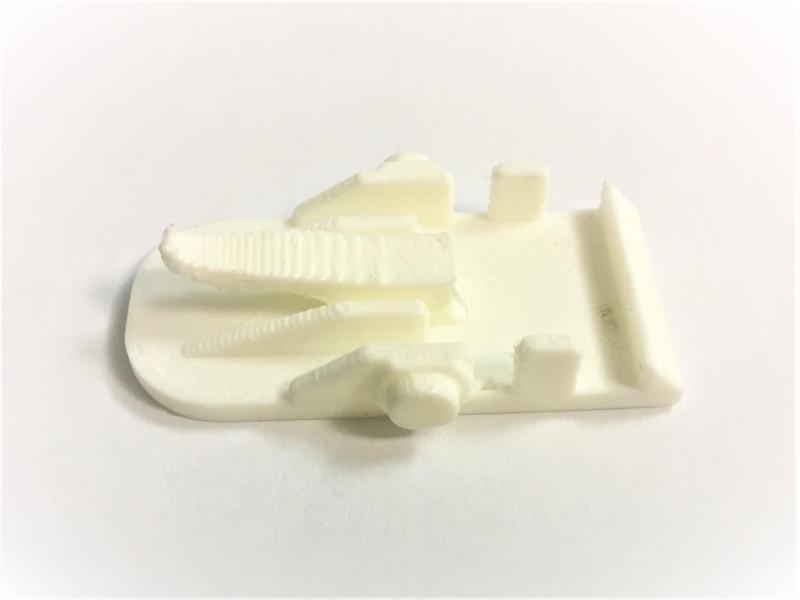 Vacuum cleaner dirt bin lid clip