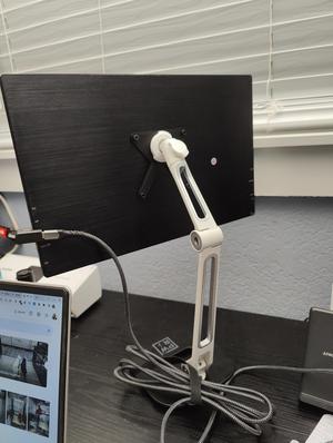 Portable LCD Adapter