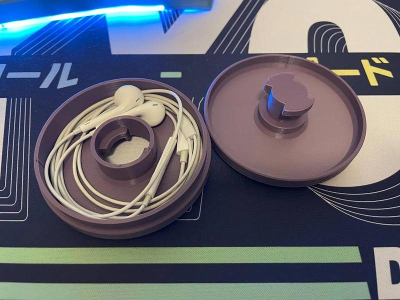 in-ear headphone travel case   