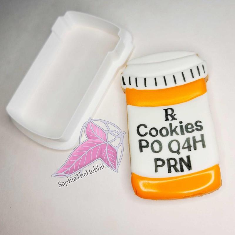 Pill bottle cookie cutter