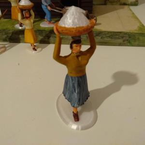 A 7cm salinière santon with a basket of salt on its head