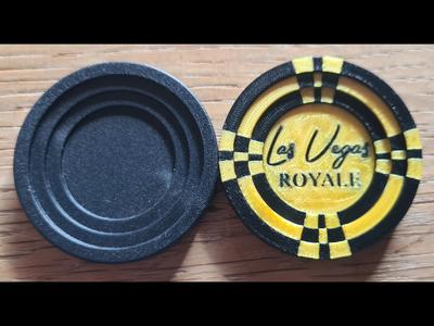 Las Vegas Royale chips in two colors and with logo