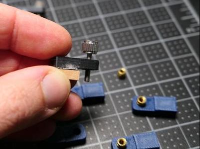 Levelling push to help when glueing violin cracks