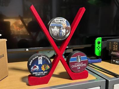 3 Puck Stand