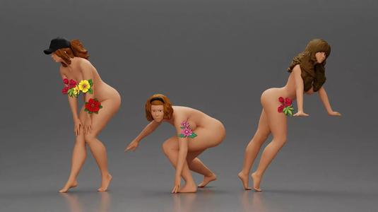 3 Naked women