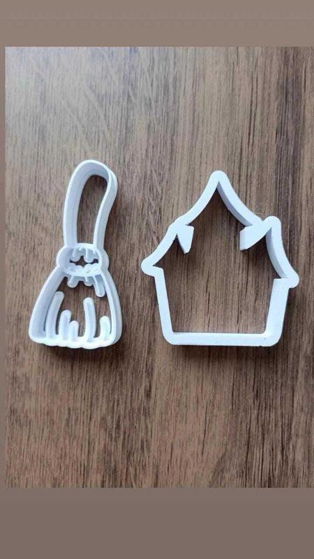 Kit 2 Cookie Cutter Halloween Castle And Broom