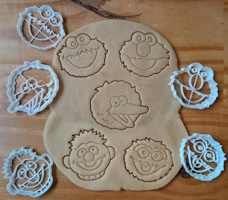 x5 Sesame Street - Cookie cutters, characters, dough - Elmo big bird